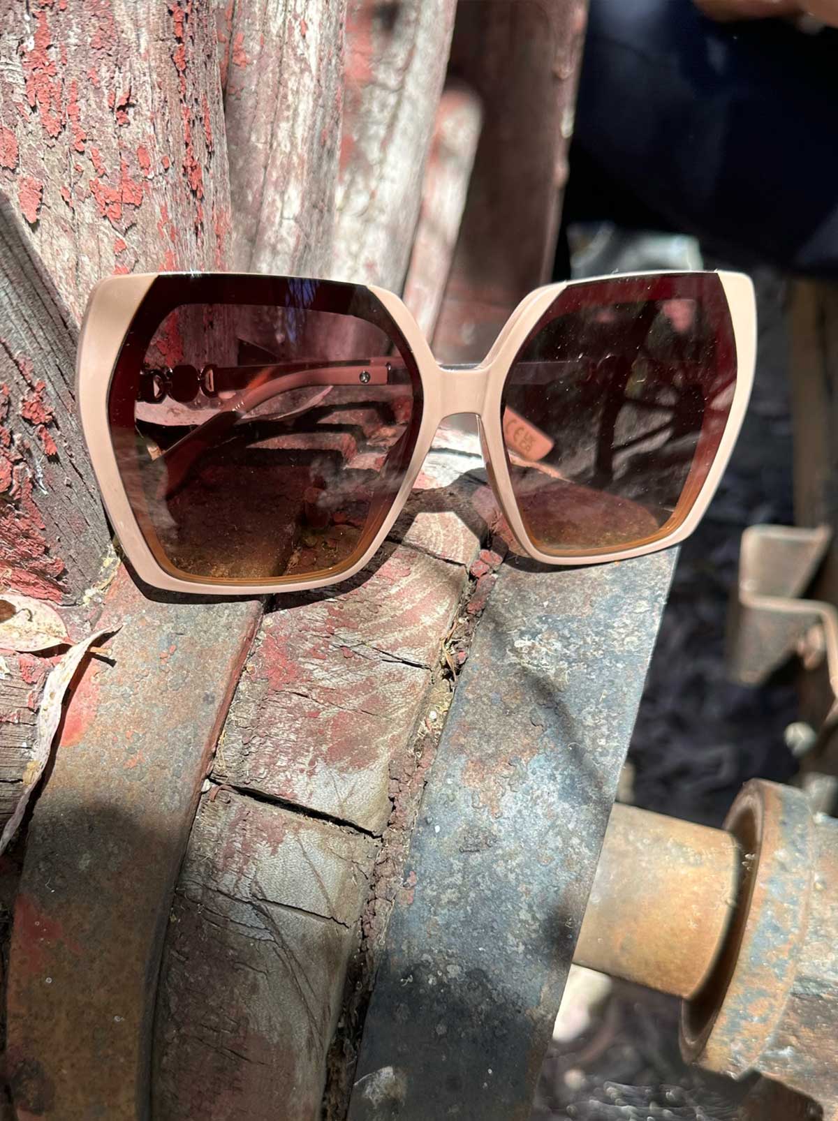 Jessica Simpson Accessories Geometric Metal Temple Sunglasses in Nude