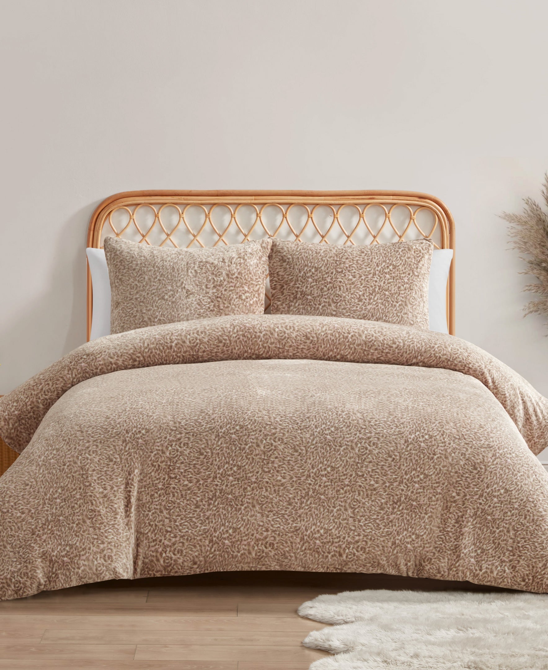 Jessica Simpson Home Leopard Printed Plush Comforter Set