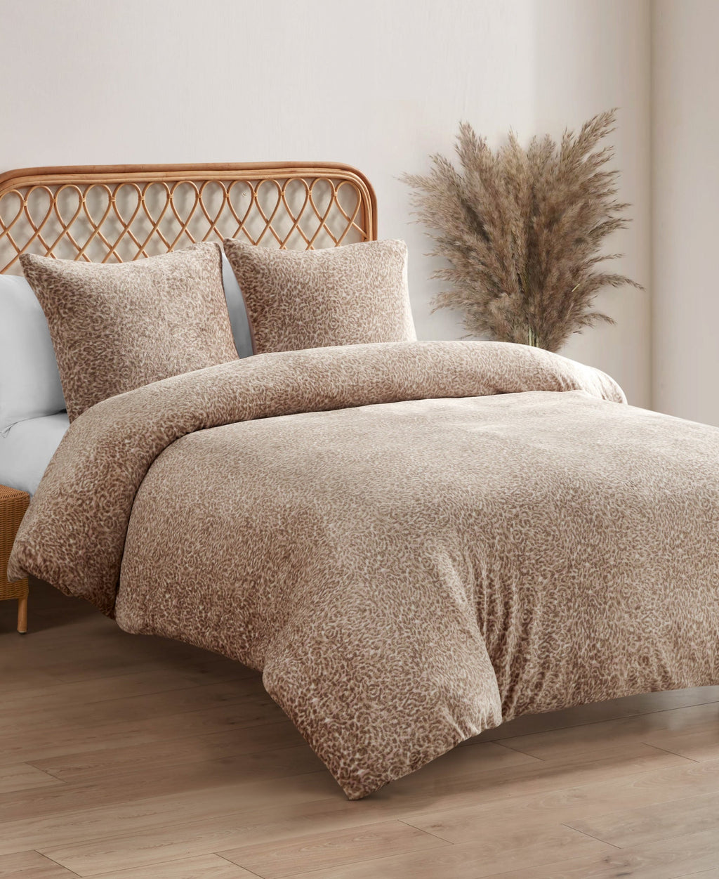 Jessica Simpson Home Leopard Printed Plush Comforter Set