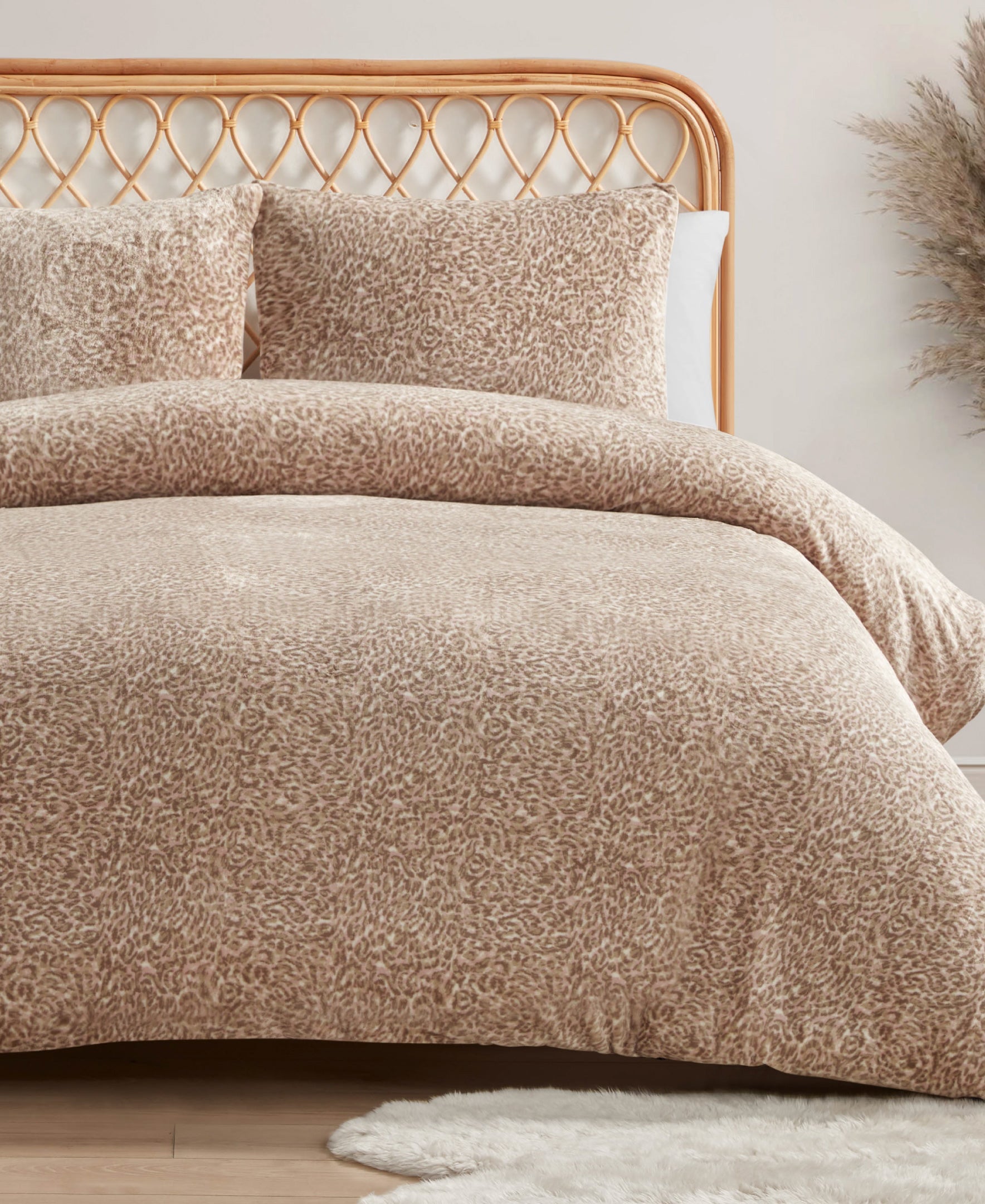 Jessica Simpson Home Leopard Printed Plush Comforter Set