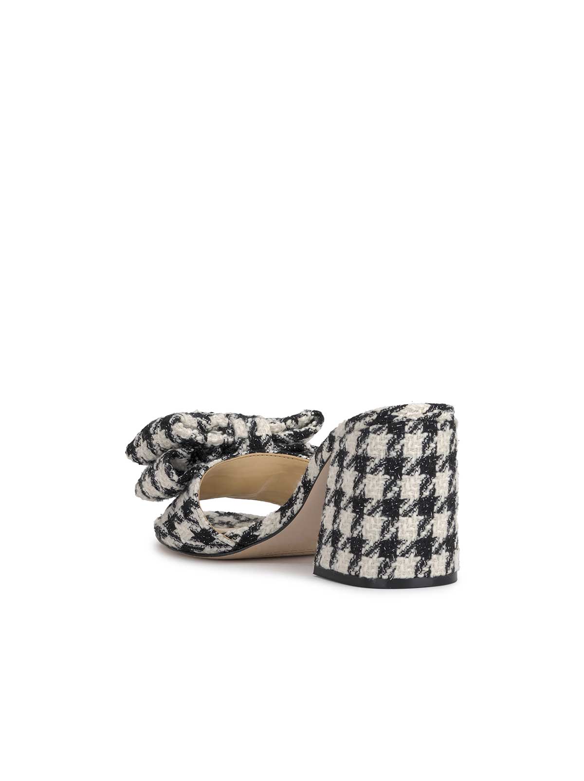Jessica Simpson Women Romilda Block Heel Sandal in Black/White