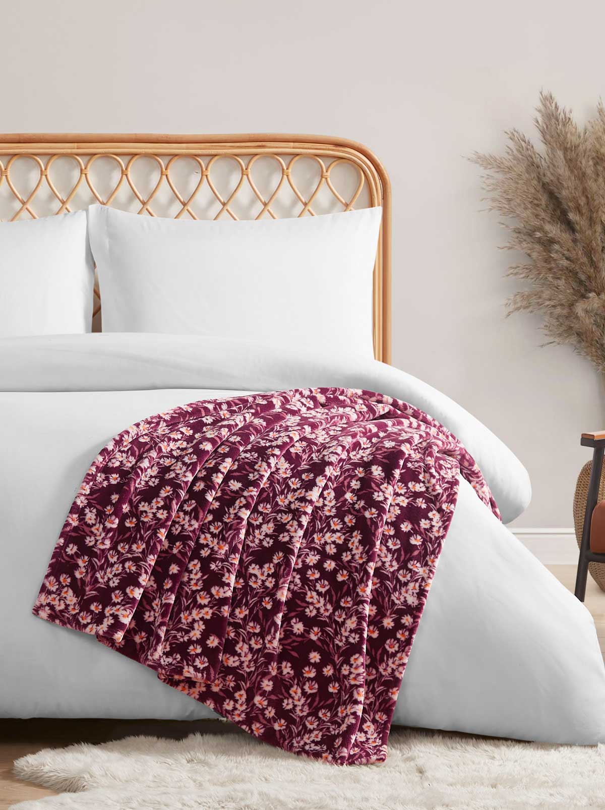 Jessica Simpson Home Wildflower Park Plush Throw in Wine Red