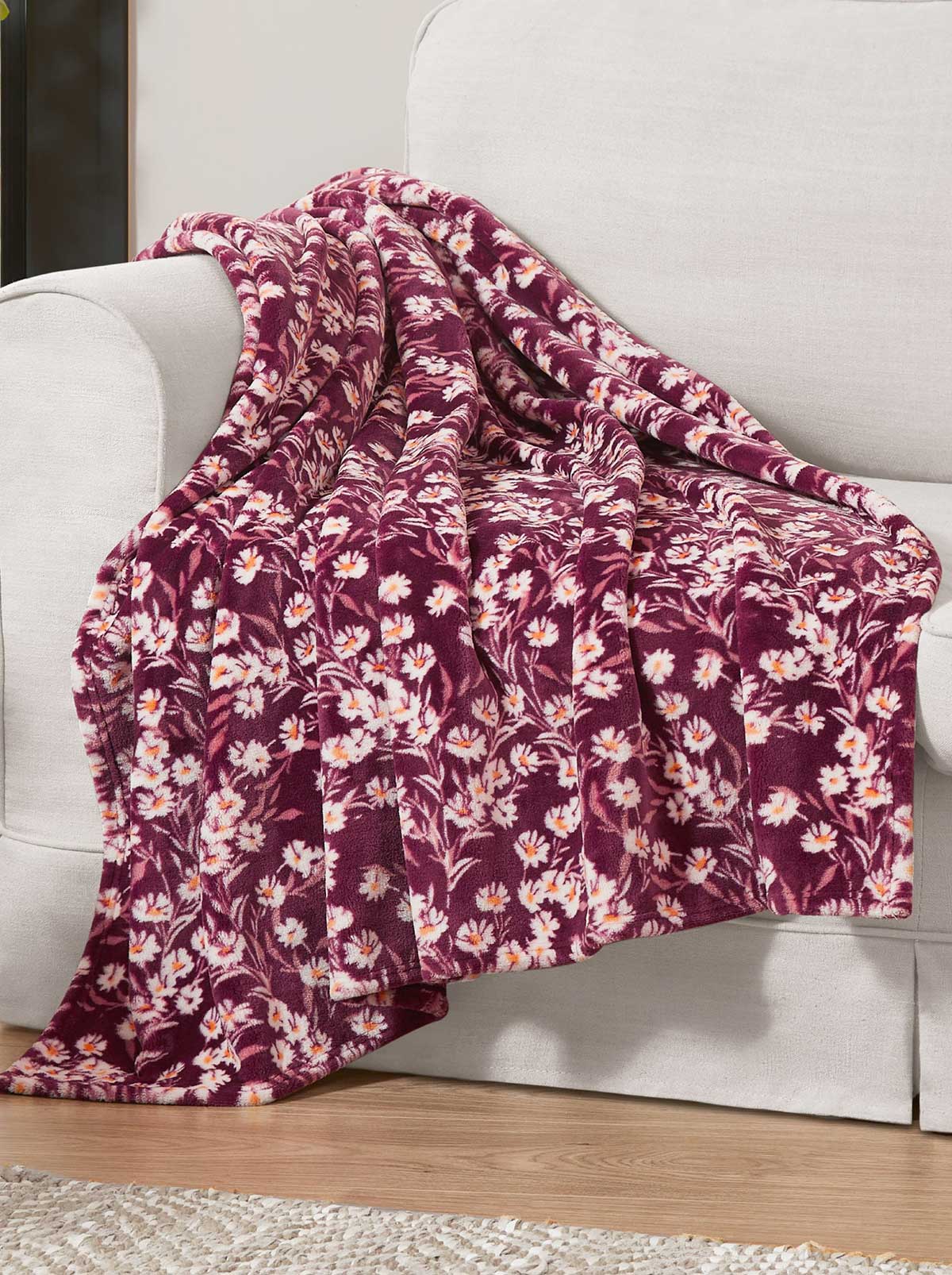 Jessica Simpson Home Wildflower Park Plush Throw in Wine Red