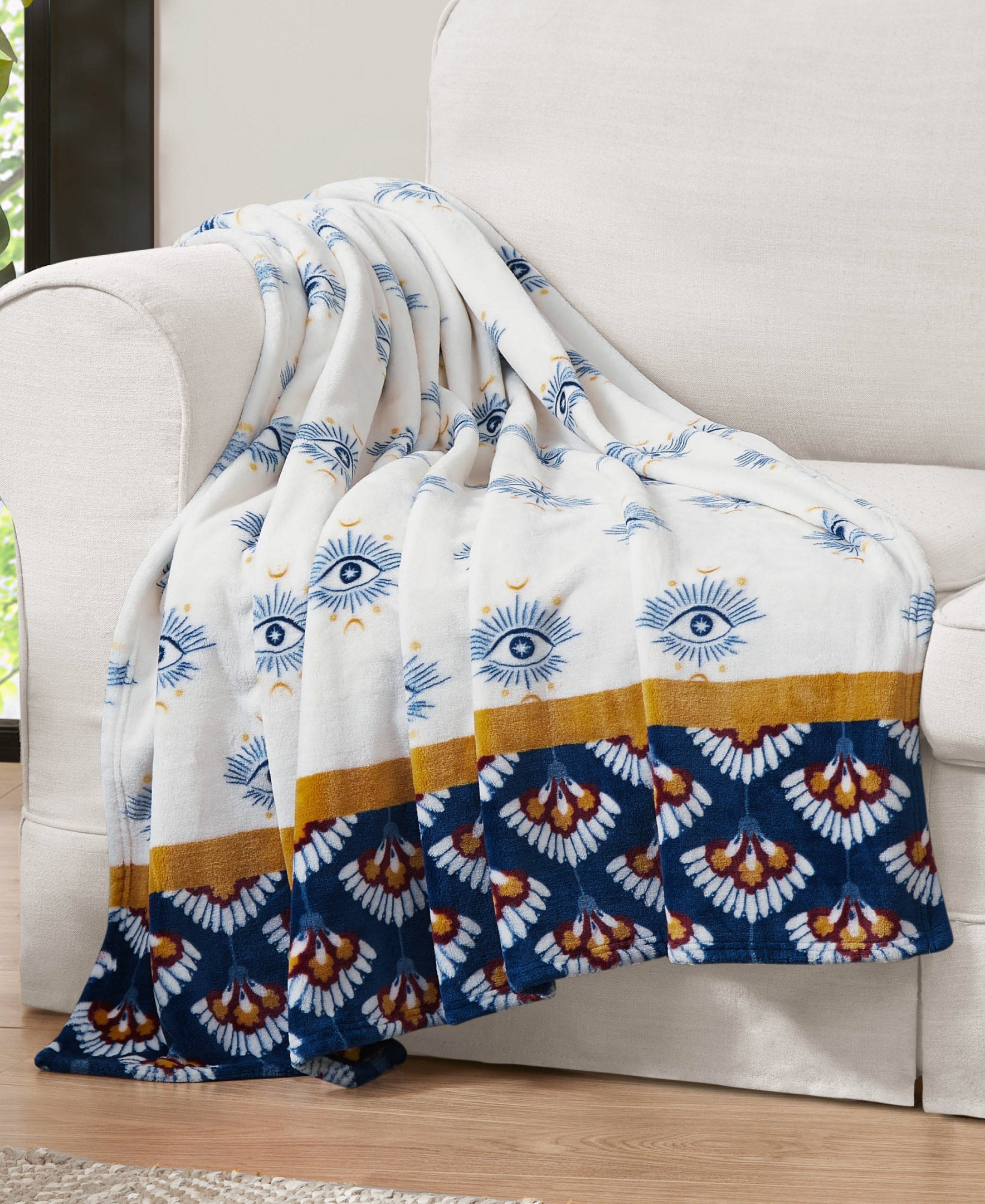 Jessica Simpson Home Celeste Plush Throw Plush in White & Navy