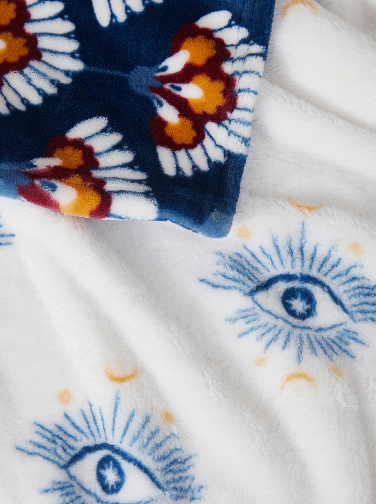 Jessica Simpson Home Celeste Plush Throw Plush in White & Navy