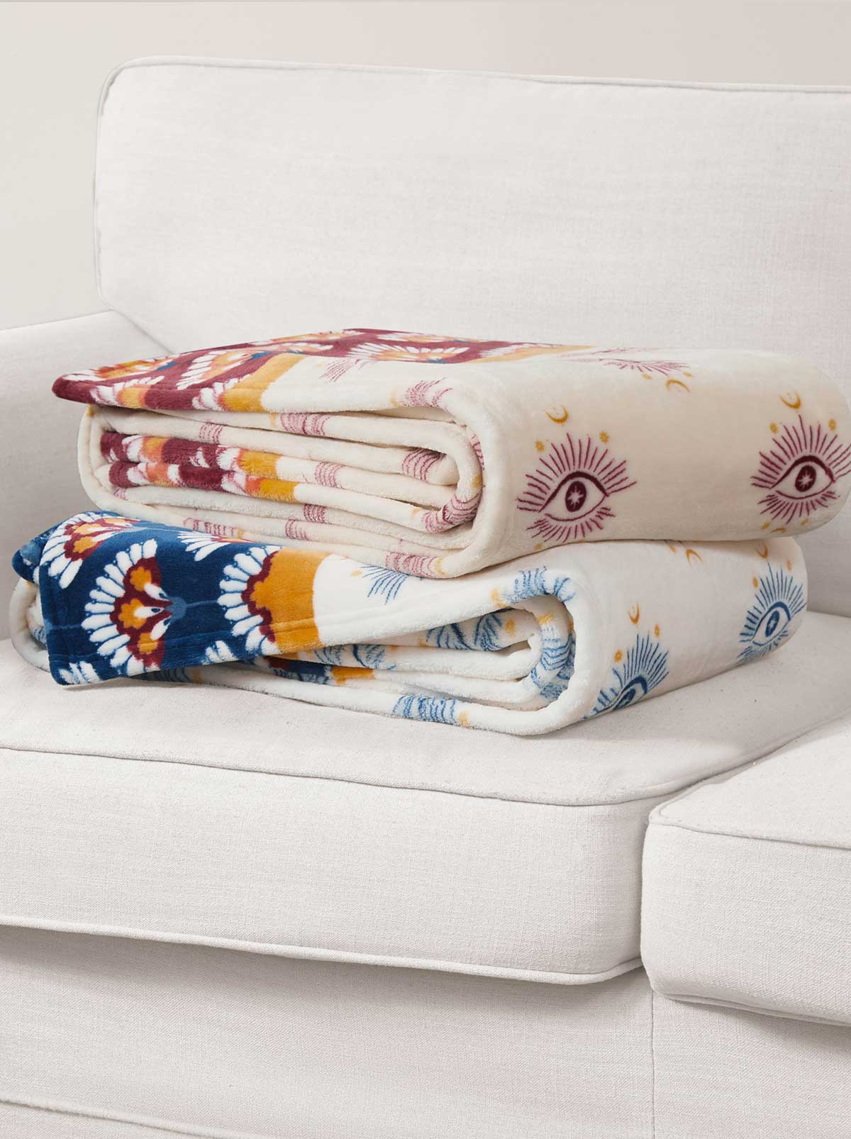 Jessica Simpson Home Celeste Plush Throw in Burgandy Red