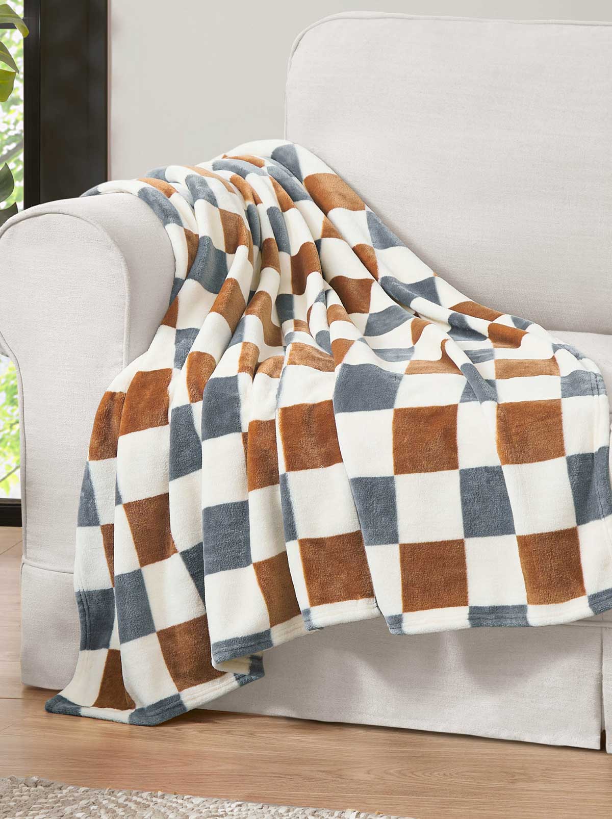 Jessica Simpson Home Emery Checkerbaord Plush Throw in Rust & Grey