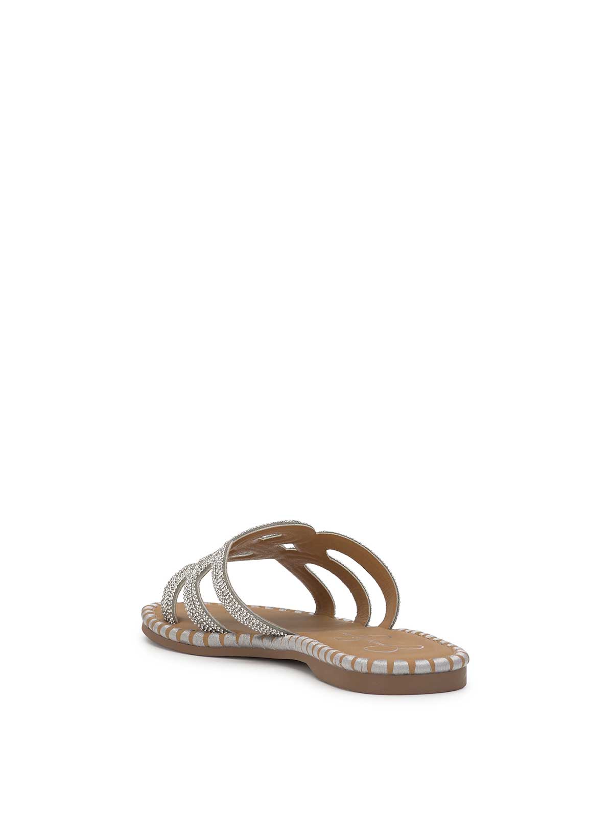 Jessica Simpson Women Bria Flat Sandal in Silver