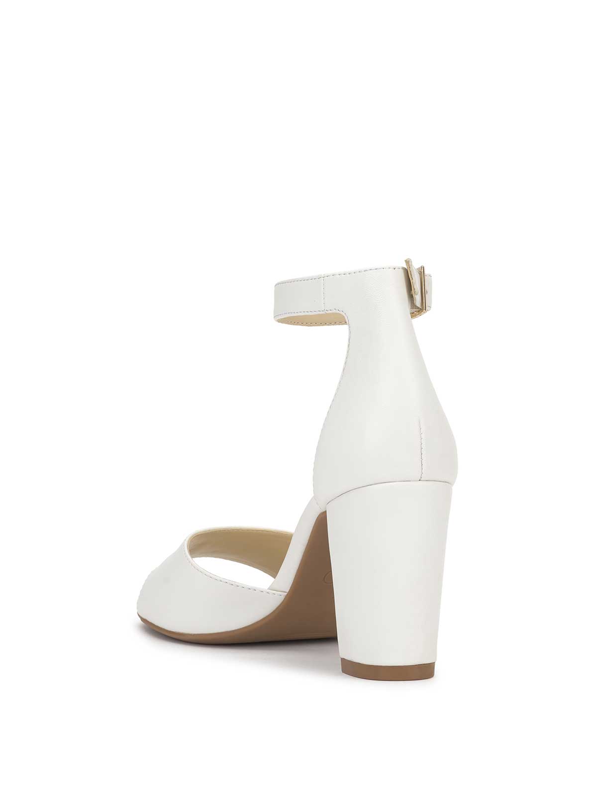 Jessica Simpson Women Sherron Sandal in Bright White