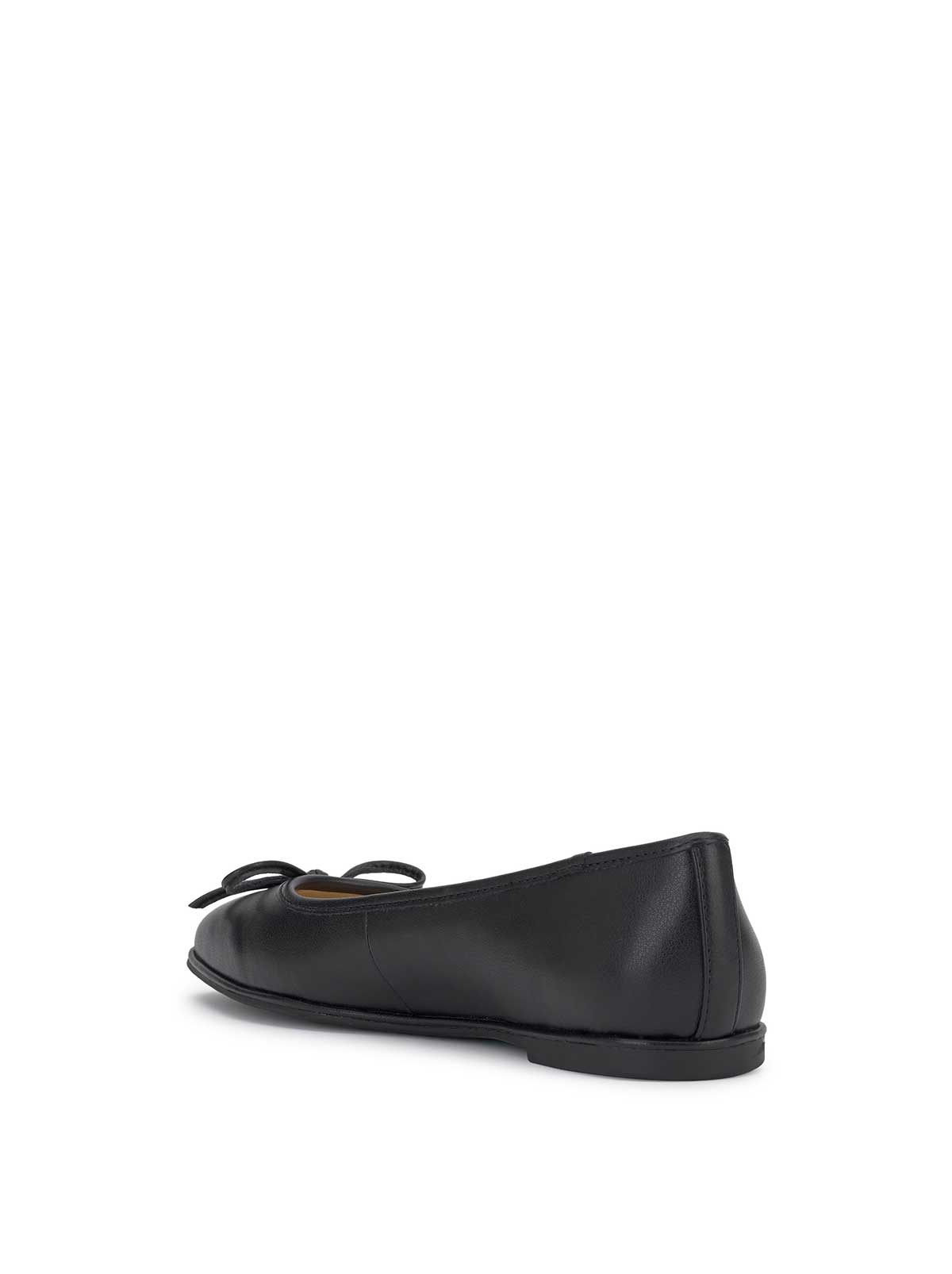 Jessica Simpson Women Vayrina Ballet Flat in Black