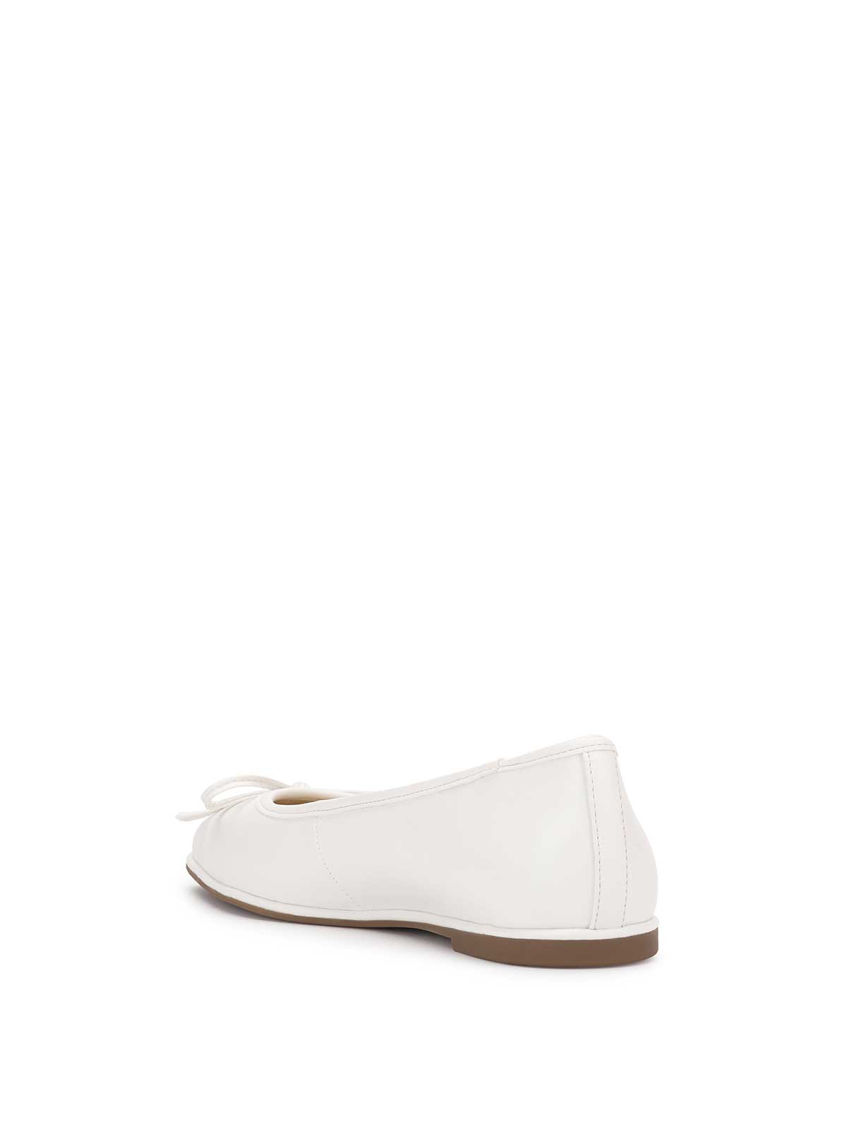 Jessica Simpson Women Vayrina Ballet Flat in Bright White