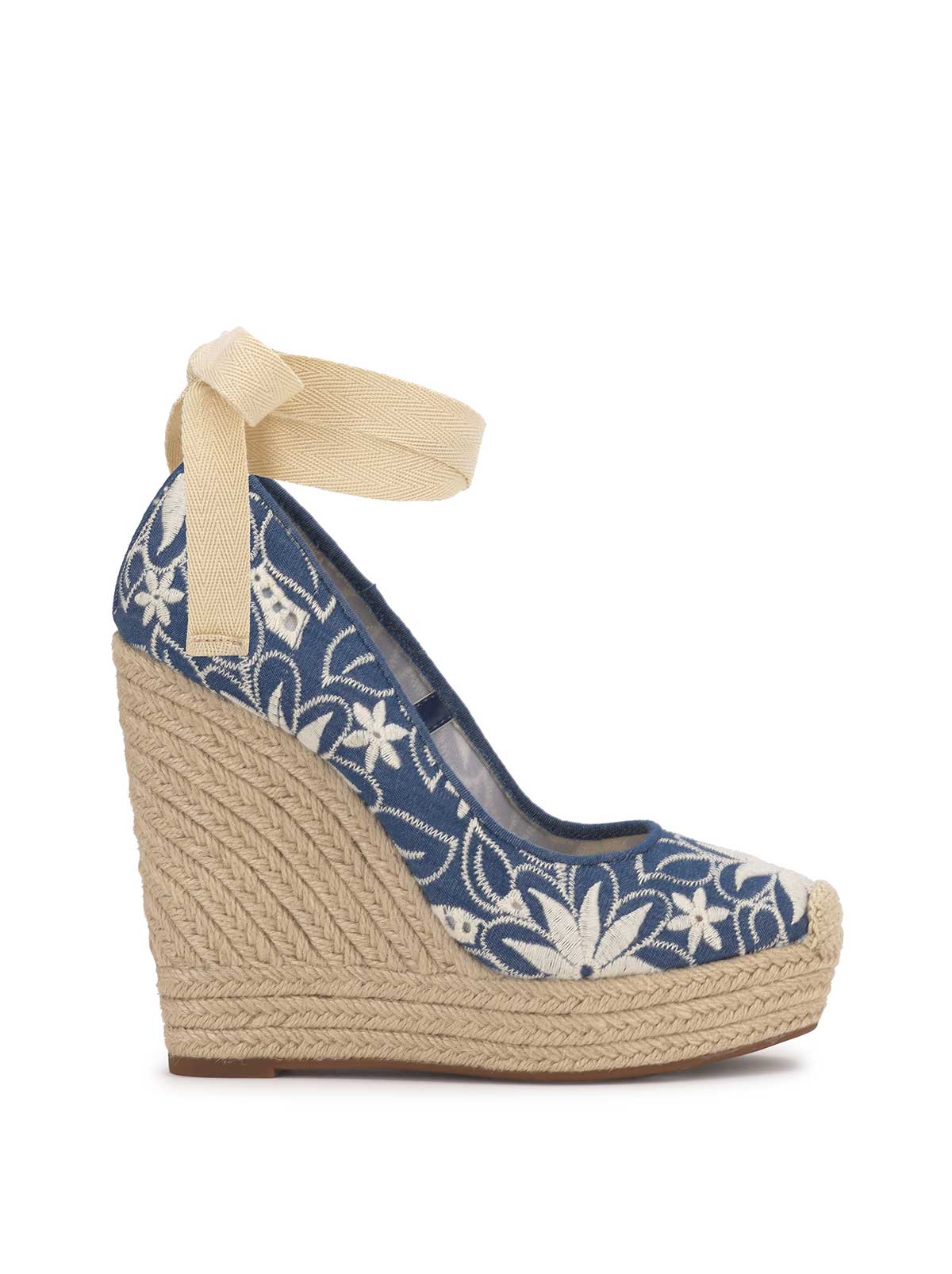 Jessica Simpson Women Zexie Platform Wedge in Floral Denim
